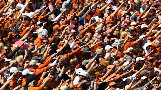 Texas Fan Broll15